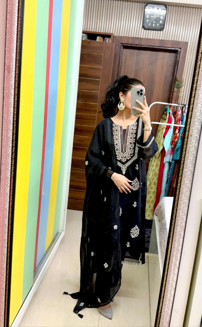 Lucknowi Zaraahat Suit