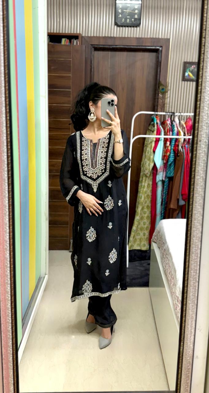 Lucknowi Zaraahat Suit